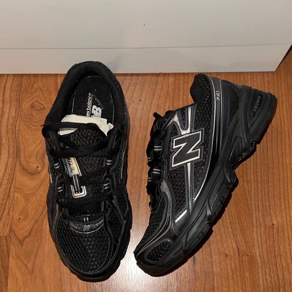 New Balance ‘740’  black silver metallic